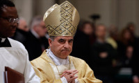Yolsuzluk skandallarına karışan Vatikan yetkilisi istifa etti