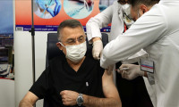 Cumhurbaşkanı Yardımcısı Fuat Oktay, Kovid-19 aşısı yaptırdı