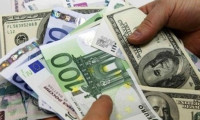 Dolar ve euro yıla düşüşle başladı