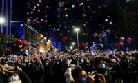 Çin'den dünyaya yanıt: Wuhan'da kutlamalar sürecek, alışın