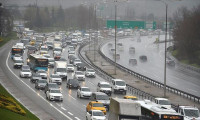 İstanbul'da sağanak nedeniyle trafikte yoğunluk oluştu