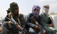 Taliban'a ait araca bombalı saldırı
