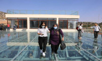 150 metre yüksekteki cam teras ziyaretçilere açıldı