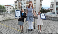 Dünyanın en uzun boylu kadını  Guinness Rekorlar Kitabı'nda!
