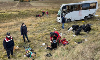 Kastamonu'da midibüs devrildi: 12 polis yaralandı