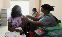 Bir ülkede daha kamu çalışanlarına aşı zorunluluğu getiriliyor