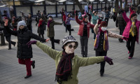 Çin'de gençler sokakta dans eden yaşlı kadınlardan şikayetçi