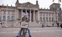 Alman uzmanlardan salgınla mücadele politikasını değiştirme çağrısı