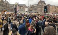 Hollanda'da kısıtlama karşıtı gösteriler devam ediyor