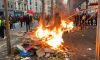 Fransa'da sarı yeleklilerin 3. yılında şiddet olayları yaşandı
