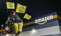 Black Friday'de Amazon'a protesto: Avrupa'daki depolar bloke edildi