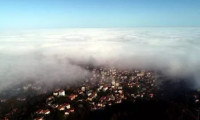 Şehrin üzerine sis bulutu çöktü