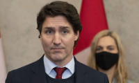 Trudeau'dan başı kapalı öğretmenin okuldan atılmasına sert tepki