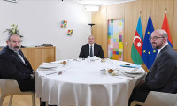 Aliyev ve Paşinyan, Michel ile üçlü görüşmede bir araya geldi
