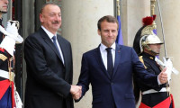 Macron, Aliyev ve Paşinyan ile görüştü