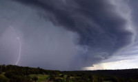 Avustralya'da şiddetli fırtına: 1 kişi öldü 2 kişi yaralandı