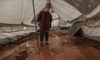 İdlib'de şiddetli yağış! Çadır kentler sular altında kaldı