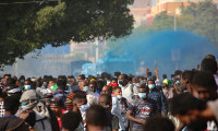 Sudan'da halk 'tam sivil yönetim' için sokaklara indi