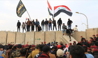 Irak'ta göstericiler Yeşil Bölge'ye girişleri kapattı