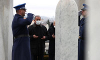 Bakan Akar, Bosna'da şehitliği ziyaret etti