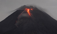 Endonezya'da Semeru Yanardağı'nda patlama