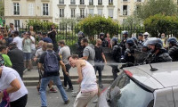 Paris'teki ABD Büyükelçiliği personeline gösteri uyarısı