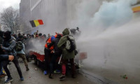 Belçika’daki korona virüs protestolarına polis müdahalesi