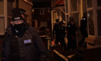 İngiltere Başbakanı polis kılığında uyuşturucu baskınına katıldı