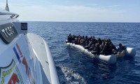 Yunanistan'ın ölüme terk ettiği 55 düzensiz göçmen kurtarıldı