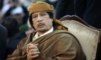 Kaddafi'nin eşi ile 2 çocuğuna seyahat yasağı kaldırdı