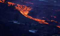 Cumbre Vieja Yanardağı'ndan çıkan lavlar 82 günde 2881 binayı kül etti!