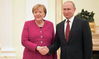 Merkel'i telefonla arayan Putin işbirliği için teşekkür etti