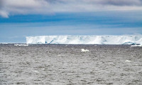 Dünyanın en büyük yüzen buzdağı yok olmak üzere