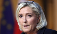 Le Pen, terör propagandasından mahkemeye çıktı