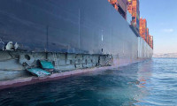 İstanbul’da konteyner gemisi iskeleye çarptı