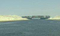  Mısır Süveyş Kanalı'nı kapatan gemiyi soruşturma bitene kadar alıkoyacak