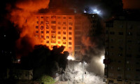 İsrail jetleri Gazze'de sivillerin yaşadığı 9 katlı binayı vurdu