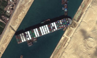 Süveyş Kanalı kazası krize döndü