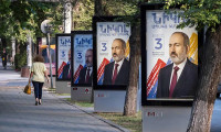 Ermenistan yarın tarihi seçime gidiyor