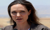 Angelina Jolie mülteci kampında