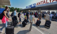 Antalya'ya 2 günde 20 bin Rus turist geldi!