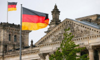 Almanya'da tüketici güveni beklentilerin üzerinde arttı