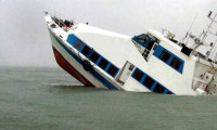Endonezya açıklarında feribot battı: 6 ölü, 3 kayıp