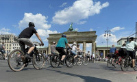 Almanya'da hükümete bisikletli protesto
