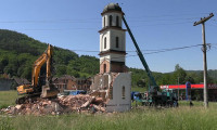 Bosna’da müslüman kadının arsasına izinsiz yapılan kilise yıkıldı