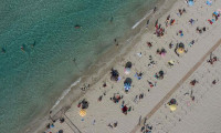 Aşılanmış turistler İspanya'da tatil yapabiliyor