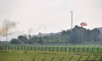 Hollanda'da F-16 binaya çarptı