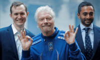 Uzaya çıkan ilk milyarder iş adamı Branson geri döndü