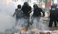 Macron kararları kaos yarattı, sokaklar yangın yerine döndü!