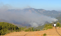 Mersin'deki orman yangınına havadan müdahale yeniden başladı 